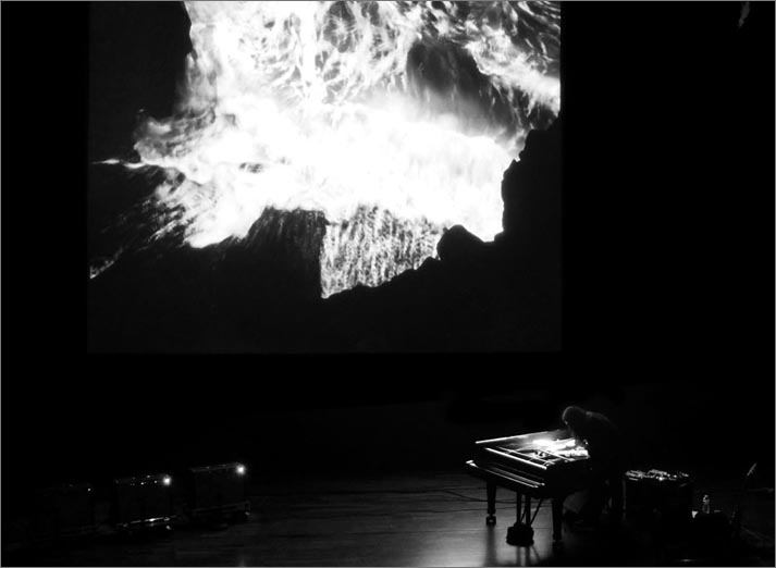 Stephen O'Malley (solo) / Tempestarii – Video by Gast Bouschet & Nadine Hilbert @ The Wall