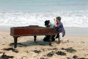 Annea Lockwood "Piano Transplants"
