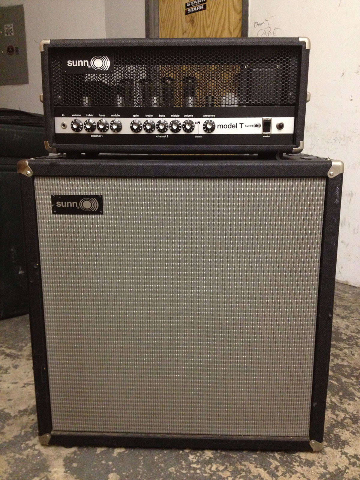 ATTENTION! I'm selling a SUNN O))) MODEL T amplifier (late 90s Fender reissue) + matching 4x12
