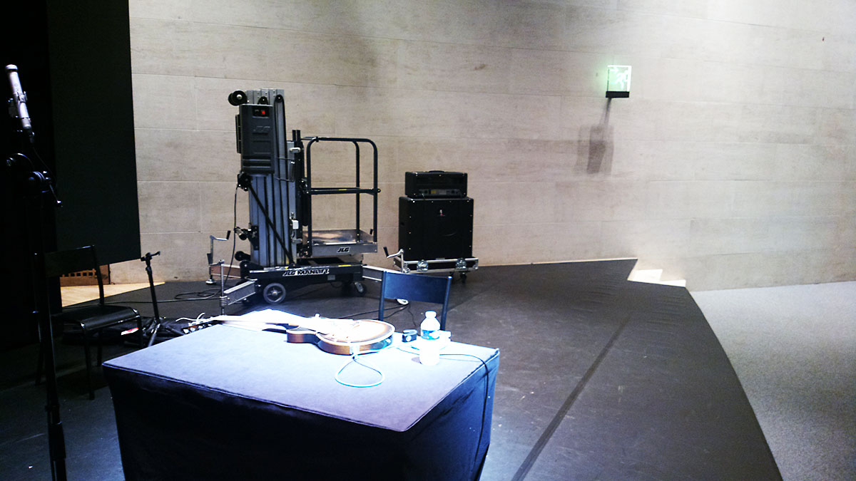Performance of Alvin Lucier's "Criss Cross" at Musée du Louvre last night